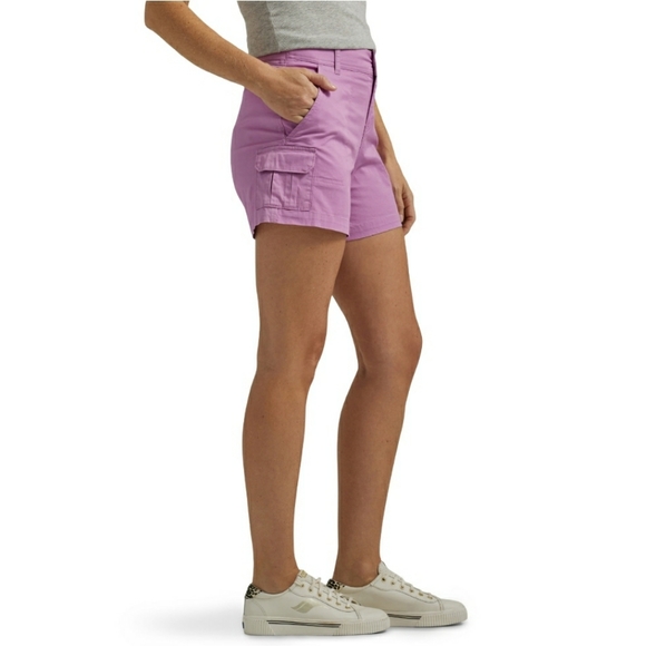 Size 18 M New Lee Women's Mid Rise Comfort Waist Cargo Shorts 5" Inseam - Picture 4 of 4